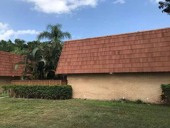 4th image of 305 Live Oak Ln