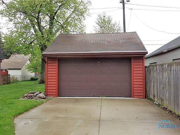 3rd image of 3120 Wendover Dr
