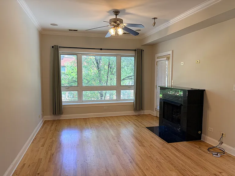 1057 W Thorndale Ave #2E — Photo 3