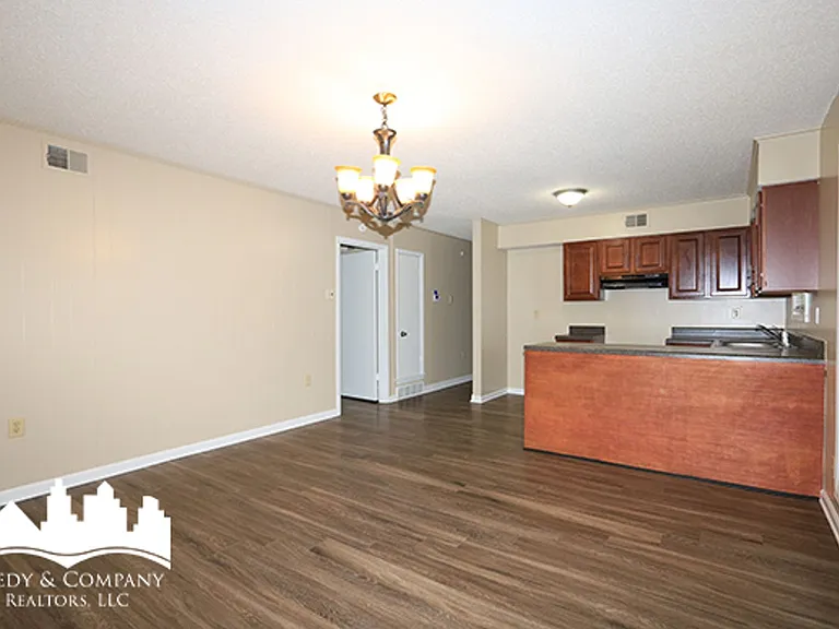453 Fox Valley Dr — Photo 12