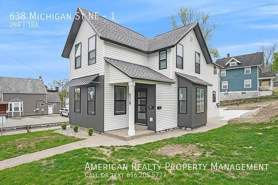 638 Michigan St NE — Photo 2