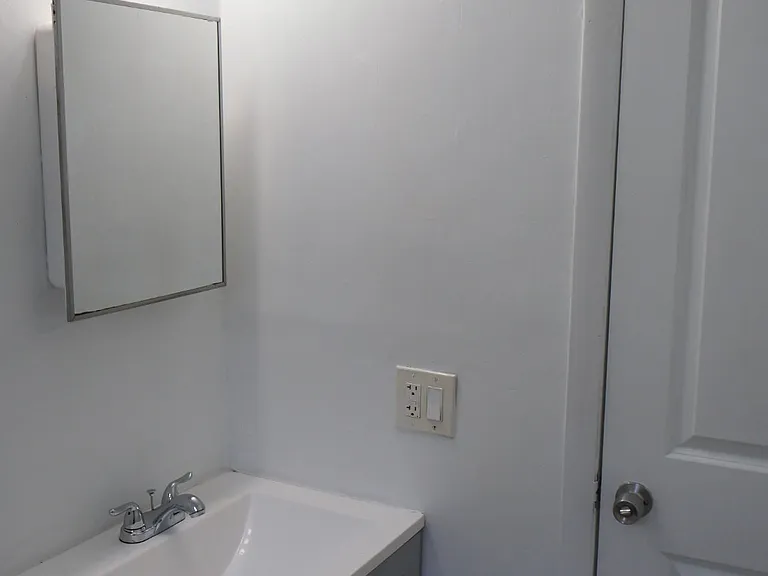 528 SW 6th St #6 — Photo 14
