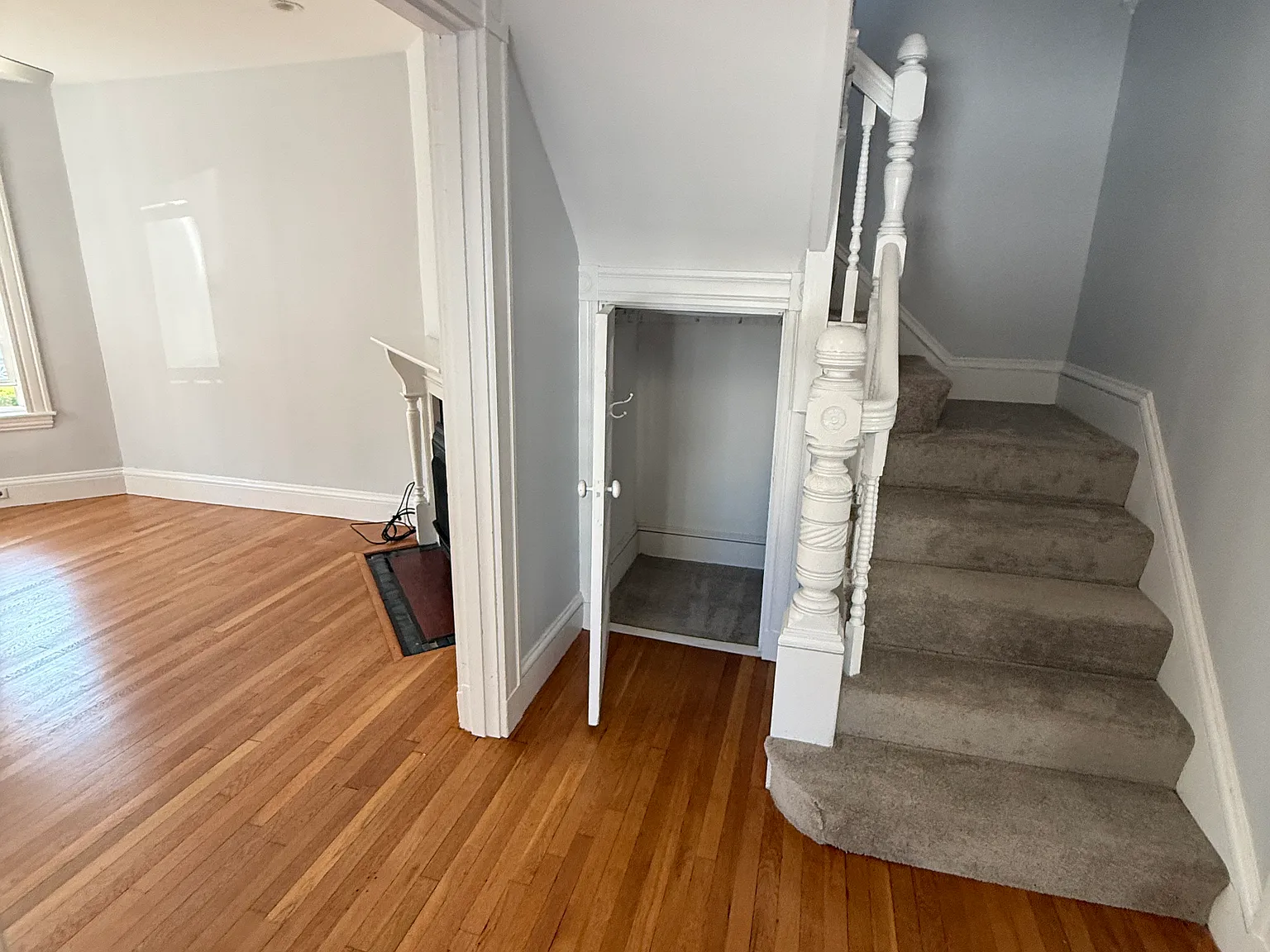 5 bed, 2.5 bath, 3000 sqft, $4,950 — Photo 3