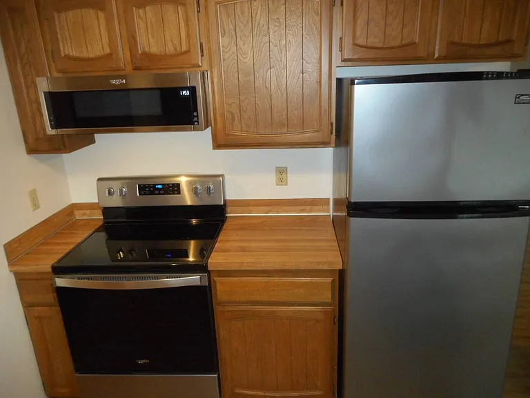 2377 Edgehill Ct S — Photo 13