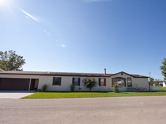 4th image of 3459 Hillcrest Way