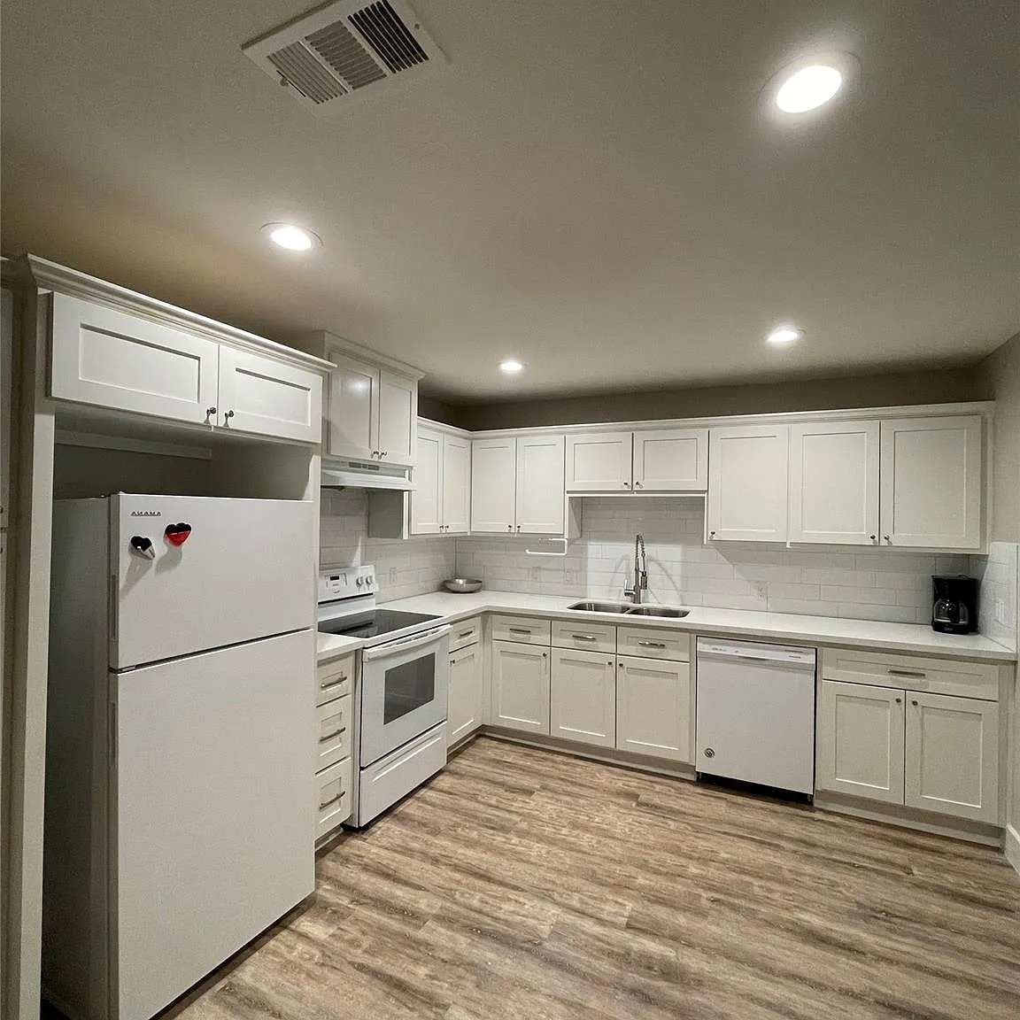 2 bed, 1.0 bath, 1560 sqft, $1,375 — Photo 1