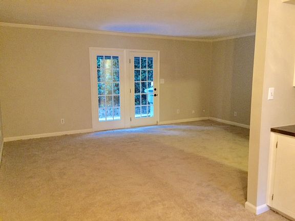 5th image of 2230 Roswell Ave APT 4