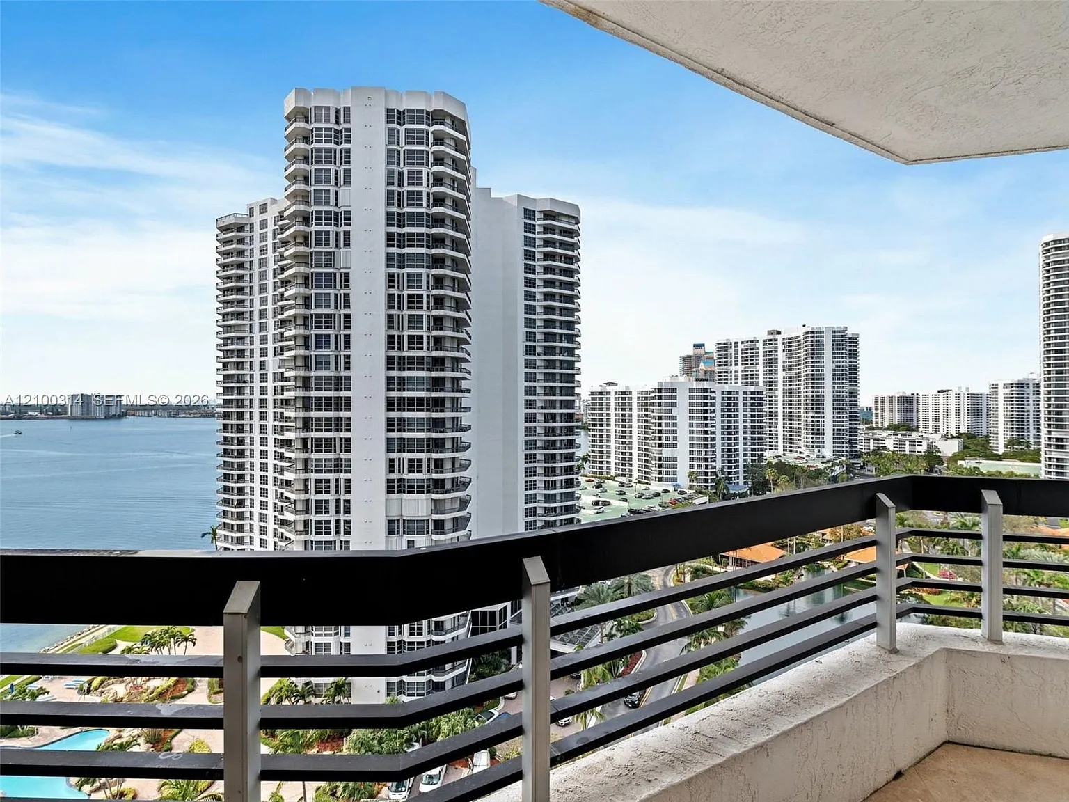 Mystic Pointe Tower 100 — Photo 2