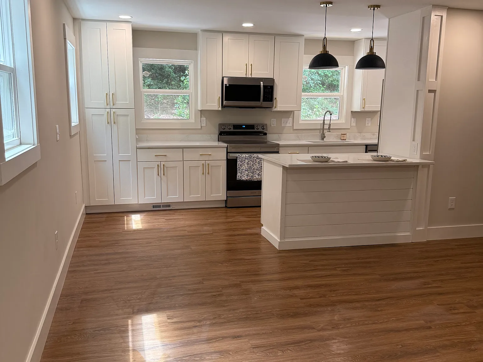 3 bed, 1200 sqft, $2,150 — Photo 3