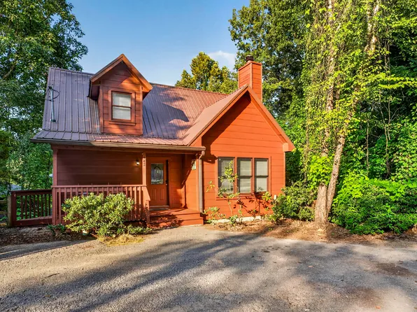 442 Silver Maple Ln, Gatlinburg, TN 37738