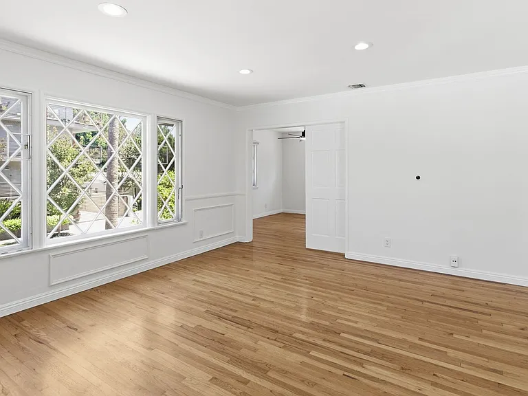 12334 Moorpark Street — Photo 3