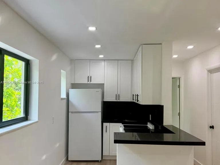 7535 NE 2nd Ct #1 — Photo 25