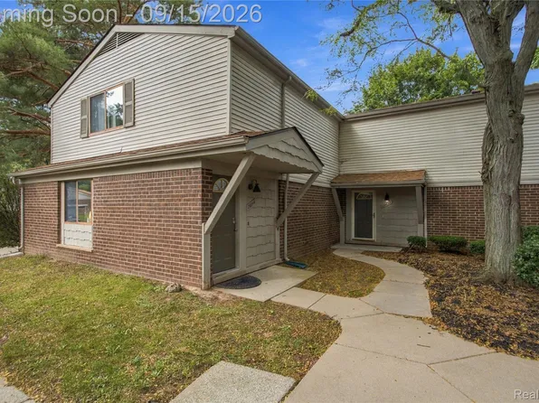 29638 Farmbrook Villa Ct, Southfield, MI 48034