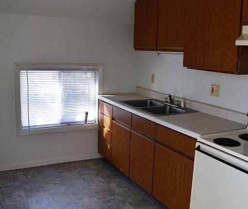 4th image of 170 Lathrop Ave