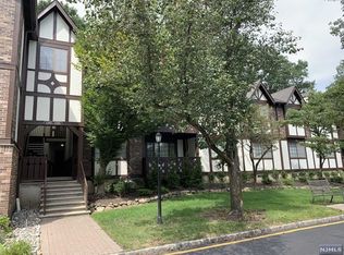 1204 Faulkner Ct, Mahwah, NJ 07430