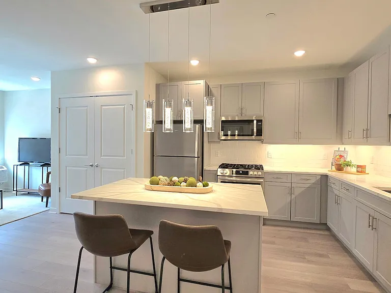 135-137 Fairfield Rd #203 — Photo 1