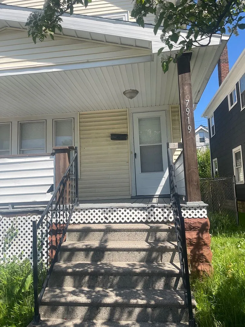 Charming 3-Bedroom Single-Family in Cleveland Spacious, Comfortable & Move-In Ready! — Photo 2