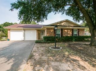 2200 Cecilia Ct, Irving, TX 75060