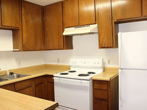 2nd image of 2032 Oakwood Ct