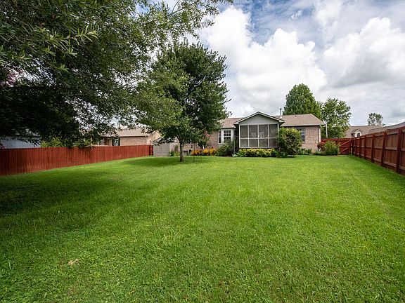 5th image of 309 Woodsboro Ln