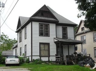 617 W 2nd St, Waterloo, IA 50701