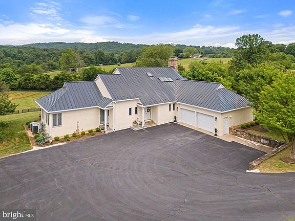 3rd image of 6995 Hilltop Ln