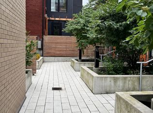 33 Dundonald St #TOWNHOUSE 6, Toronto, ON M4Y 1K3