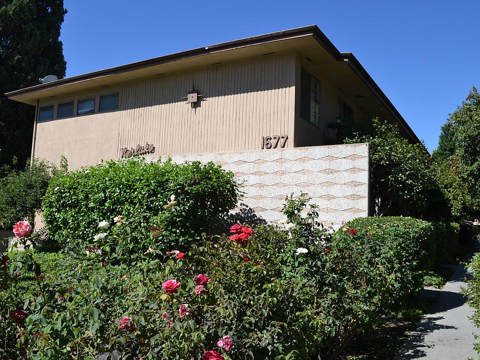 1st image of 1677 N Lake Ave APT 4