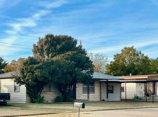 915 S 17th St, Slaton, TX 79364