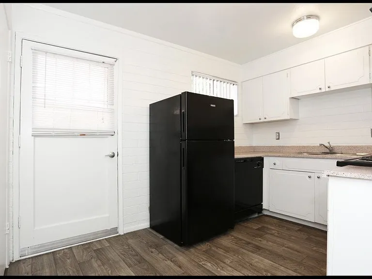 Parkside Apartments — Photo 6