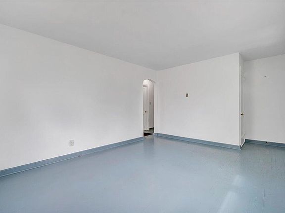 3rd image of 2539 Sanford Ave SW