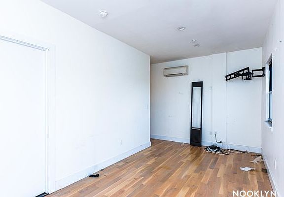 3rd image of 396 Cornelia St #3B