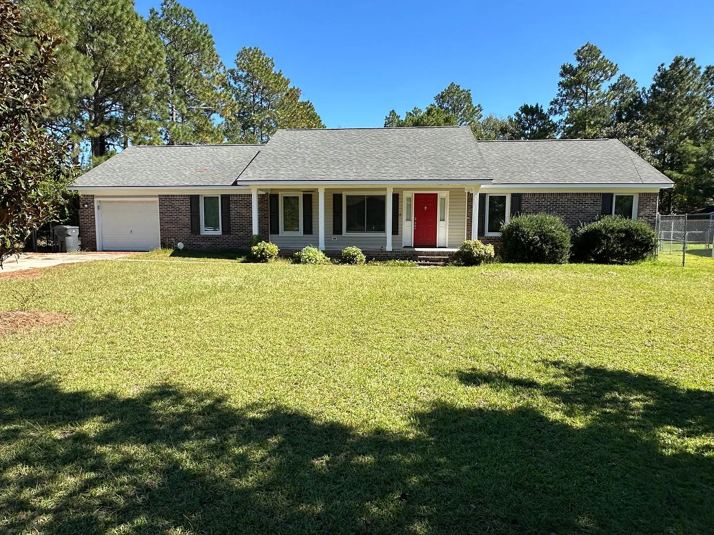 3 Bedroom, 2.5 Bath Home off Parkton Rd in Hope Mills. — Photo 1