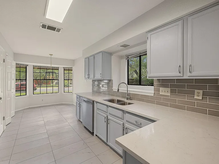 8905 Bridgewood Trl — Photo 13