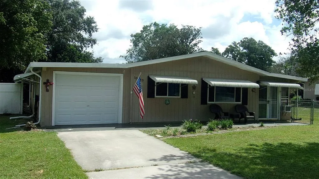 2 bed, 1.0 bath, 864 sqft, $1,300 — Photo 1