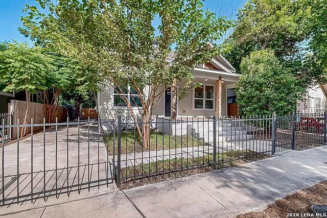 305 Spruce