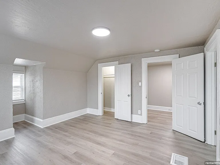 702 S Commercial St — Photo 12