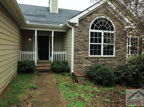 2nd image of 300 Oak Hill Cir
