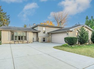 827 N Cambridge Row, Addison, IL 60101