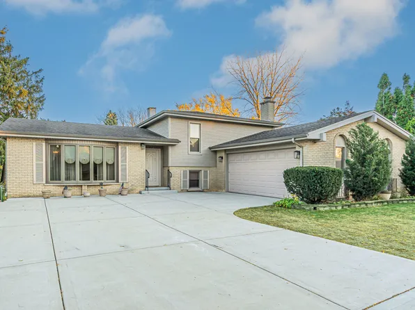 827 N Cambridge Row, Addison, IL 60101