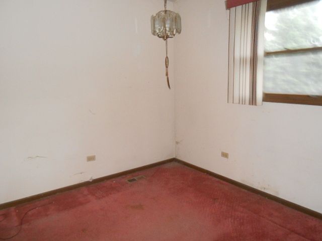 2nd image of 822 Comstock Ln
