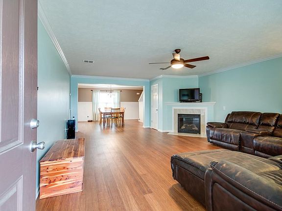 3rd image of 321 Stewart Springs Dr