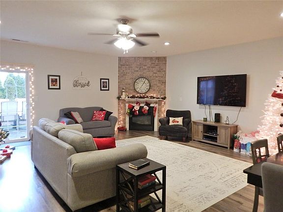 4th image of 2582 Foxtail Dr
