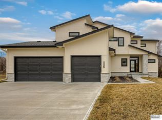 12423 N 161st Ave, Bennington, NE 68007