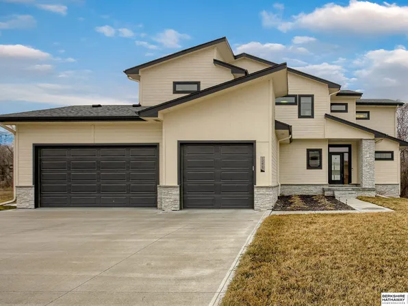 12423 N 161st Ave, Bennington, NE 68007