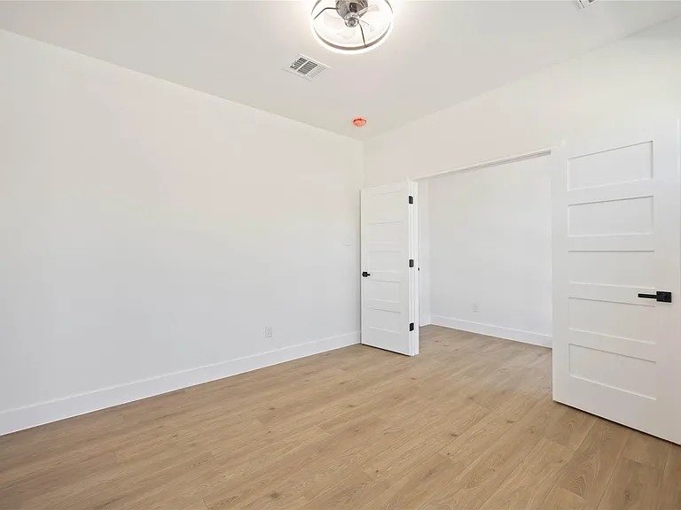 3022 Drew St — Photo 5