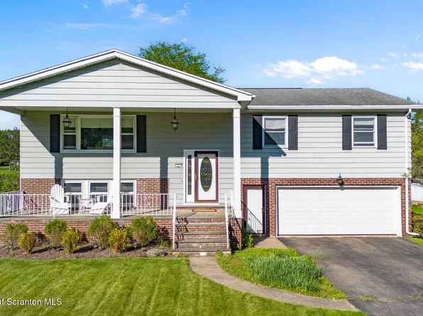 2 Driftwood Dr, Clarks Summit, PA 18411