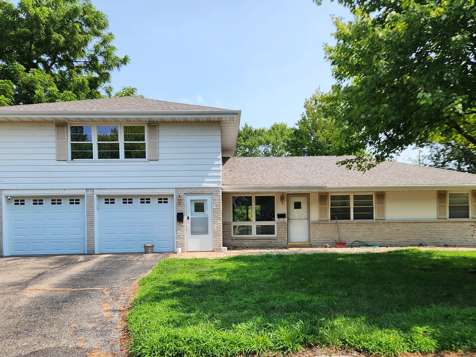 6134-Lower & Upper N Jayar Drive — Photo 1