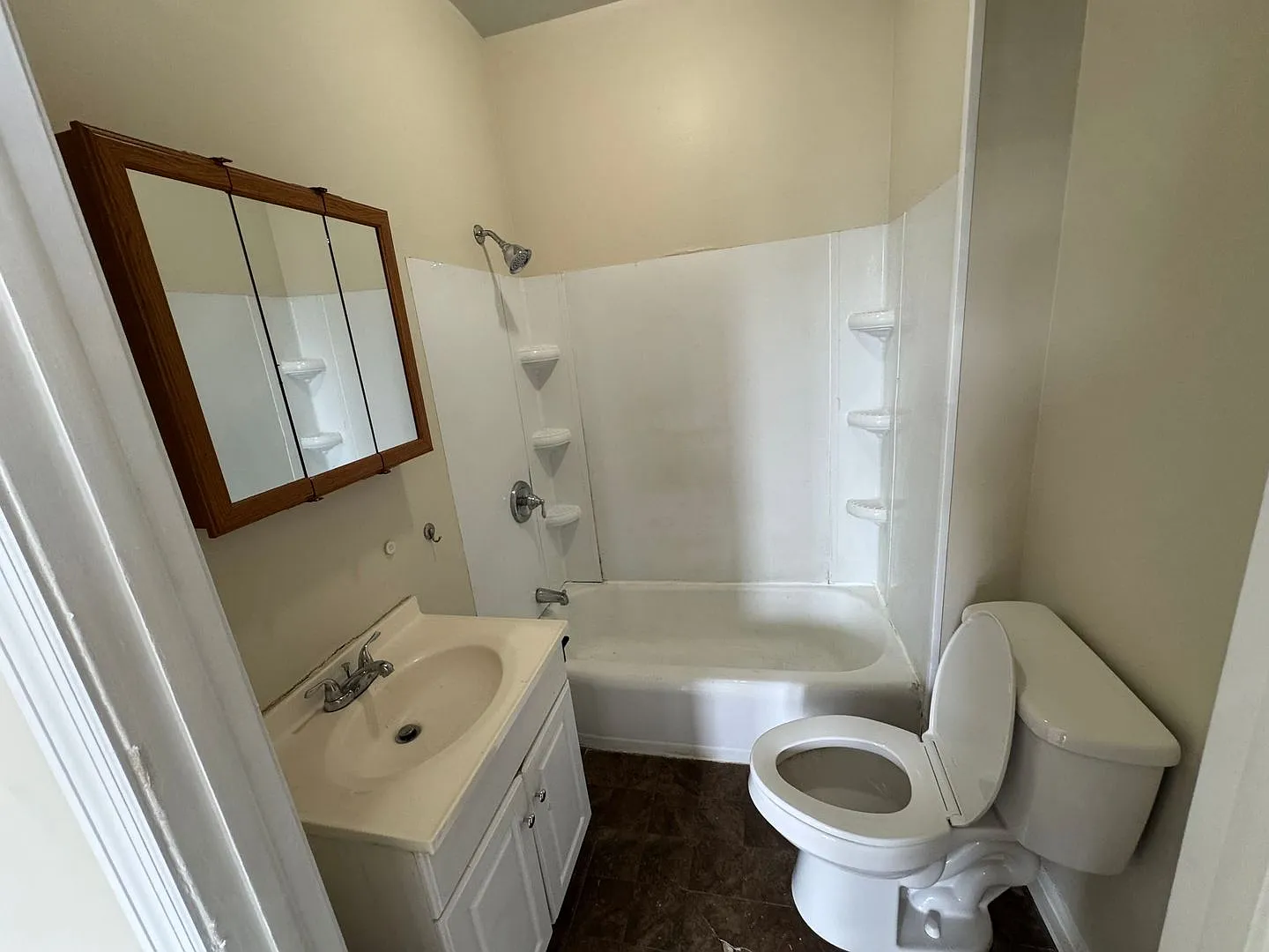 937 Broadway — Photo 2