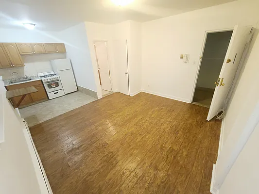 Rented by Metro Garden Realty NYC | media 2